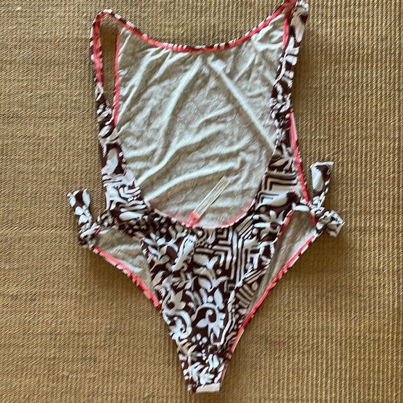 NWOT! Free People ‘Pamela’ printed one piece in cocoa. Sizes: XS, XL. Rare find! - Picture 8 of 16